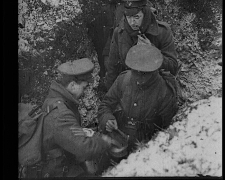 XMAS_(_CHRISTMAS_)_IN_THE_TRENCHES_1942_10_45